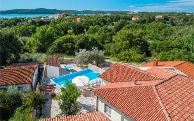 Six Bedroom Holiday Home in Medulin