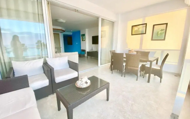 Marbella Towers gorgeous 3BR Apt , Beachfront