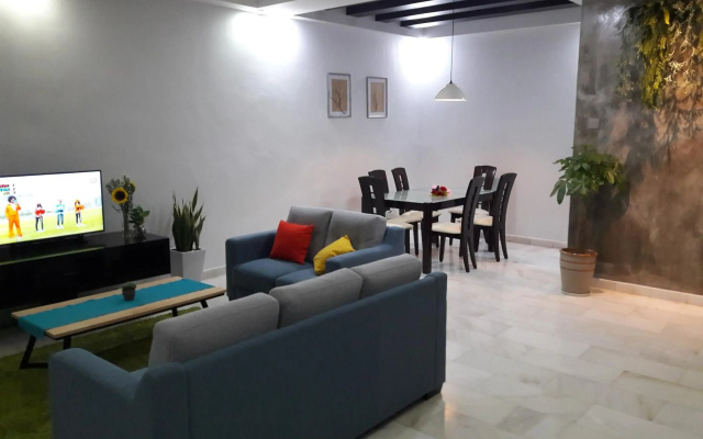Big Family Friends Guesthouse 16pax, Legoland Bukit Indah