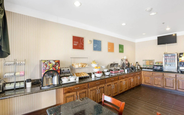 Comfort Suites Plainview