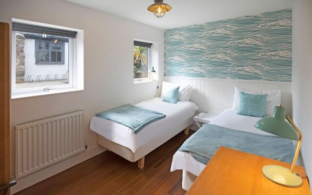 Host Stay Craster Waves