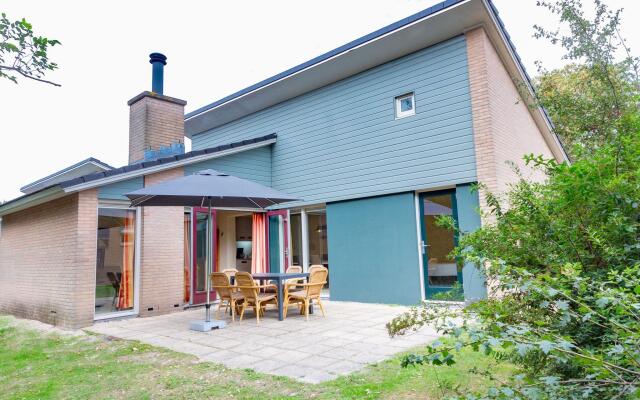 Restyled Holiday Home with Fireplace near Beach