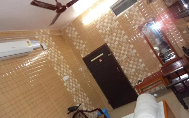 Hotel Classic 7 by OYO Rooms