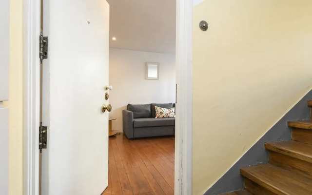 Cosy Parliament by Homing