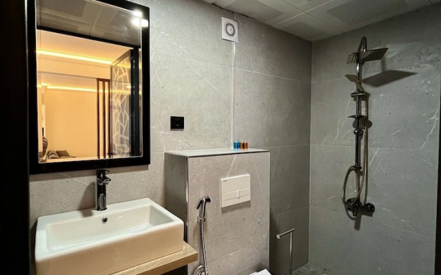 Golden Life Suite