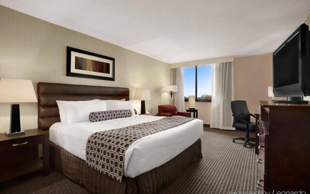 Crowne Plaza Columbus North- Worthington, an IHG Hotel