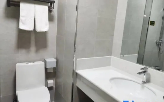 Jiaoliu Center Hotel – Bathroom – Shijiazhuang