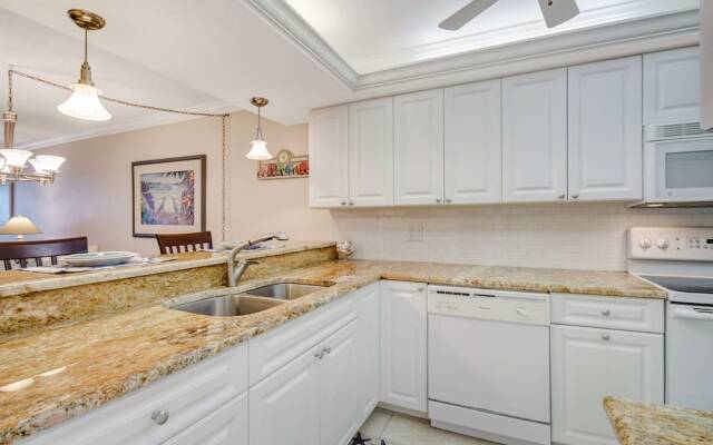 25870 Hickory Blvd #704