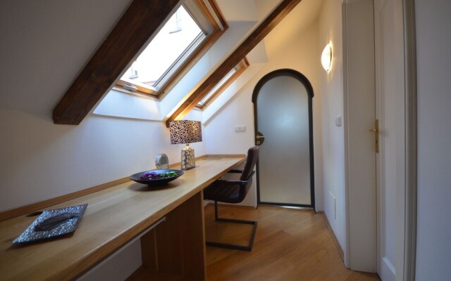 Attic Hroznova - Charles Bridge