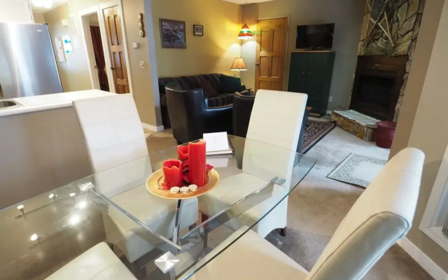 Clearview 803 2 Bedroom Condo by Redawning