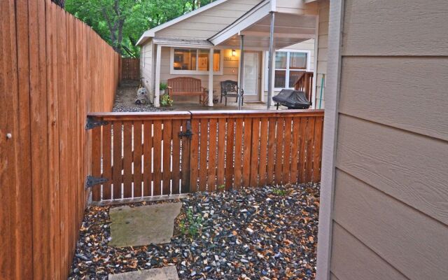 2BR Renovated Austin Coach House by RedAwning