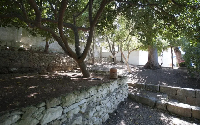 Villa Flora Studios & Apartments