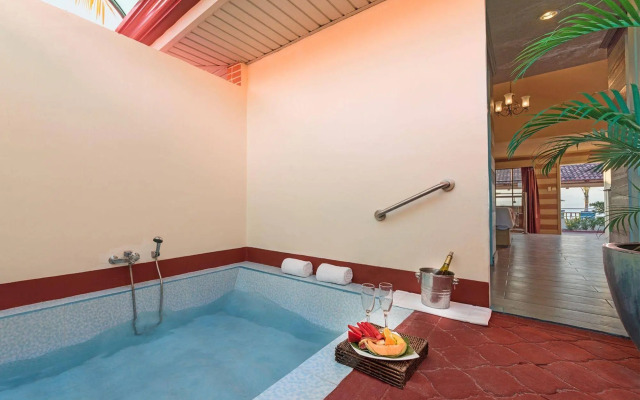 White Rock Waterpark and Beach Hotel