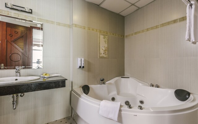 Kin Hotel Thai Van Lung
