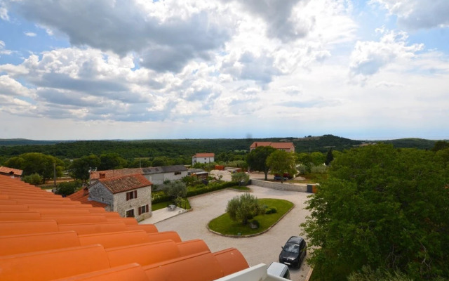 Tranquil Getaway With Shared Pool in Bale