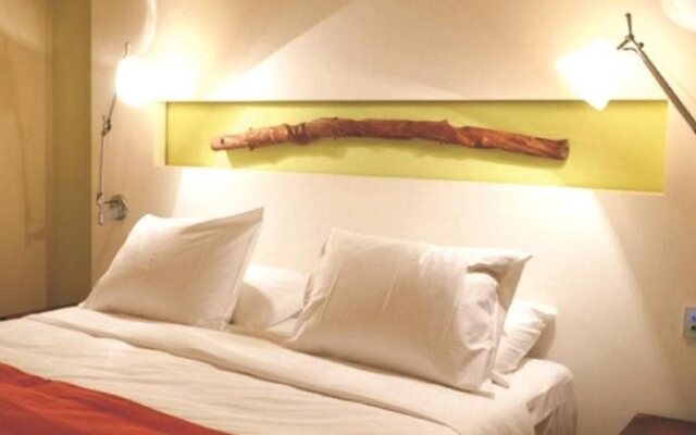 E-Hotel