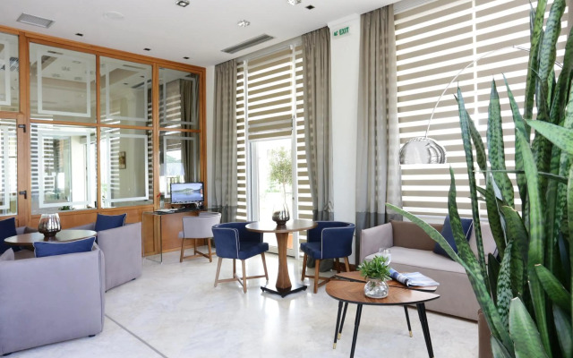 Chloe Hotel