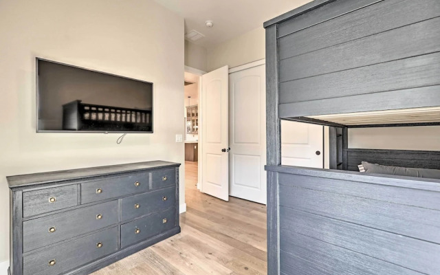 Flagstaff Oasis w/ Hot Tub - 3 Mi to Downtown!