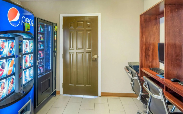 Comfort Inn & Suites Lancaster Antelope Valley