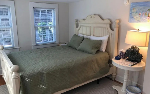 King Charles Avenue 604