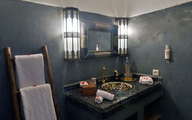 Riad La Porte Rouge By La Siredrah