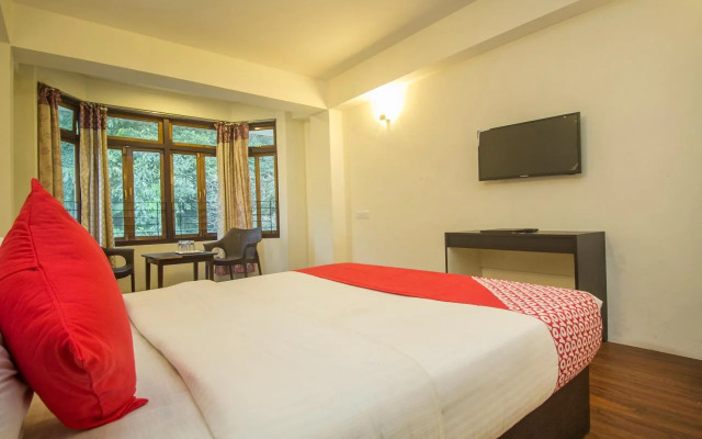 Taktse Continental by OYO Rooms