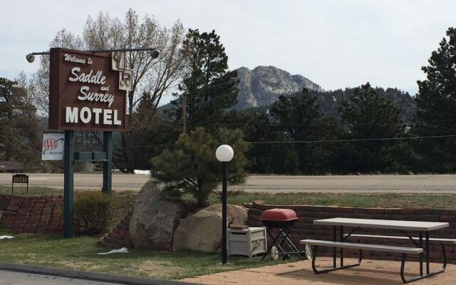 Saddle & Surrey Motel