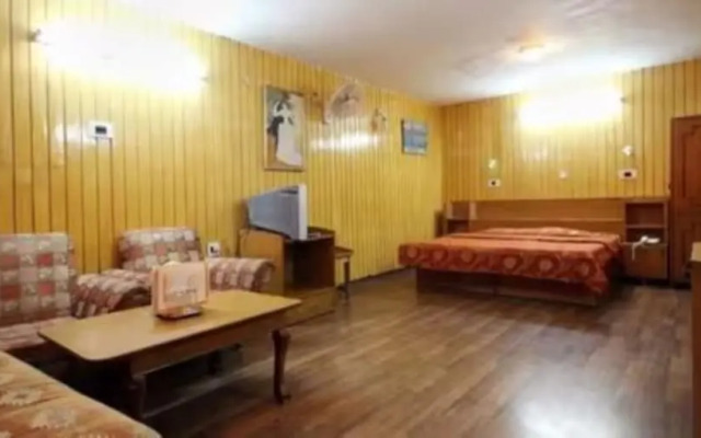 Goroomgo Dalhousie Shangrila Hotel