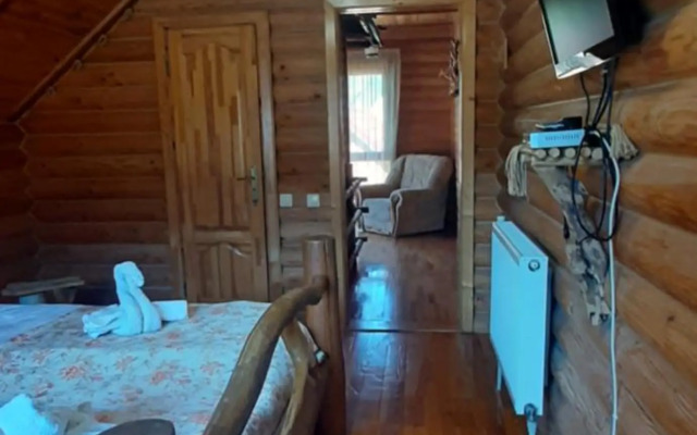 "Обійми гір"Котеджі