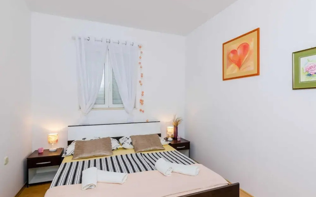 Apartment Antej - One Bedroom Apartment With Terrace and City View