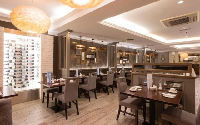 Schull Harbour Hotel & Leisure Centre
