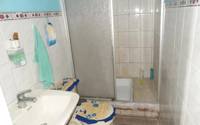 Hostal Tricontinental