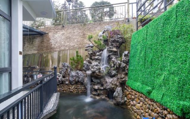 Anji Lanshe Homestay (Zhongnan Baicaoyuan Yuan Anji Natural Museum Branch)