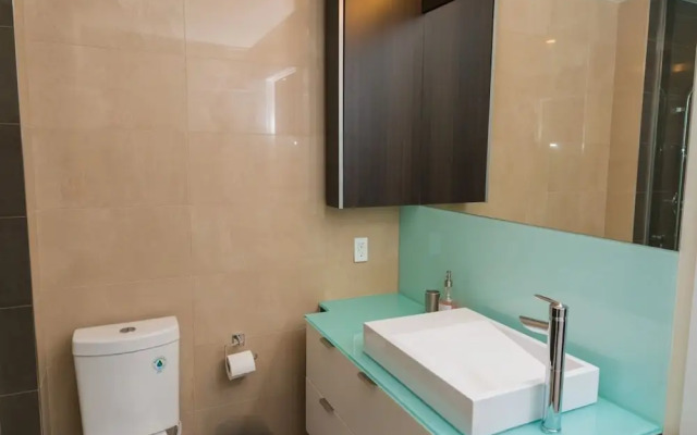 Sarkar Suites - CN Tower Rogers Centre