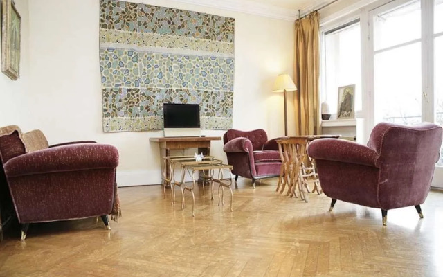 Bridgestreet Champs Elysees