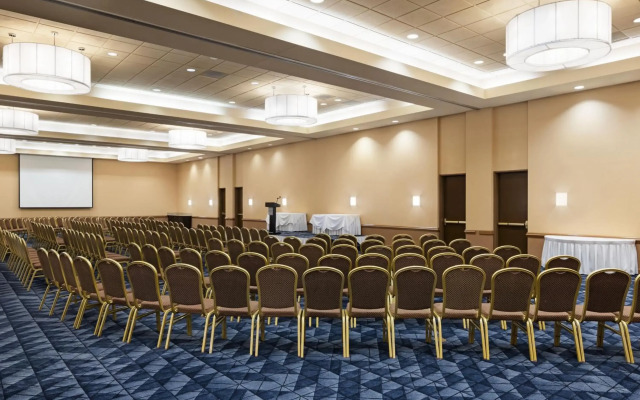 Courtyard by Marriott Baldwin Park