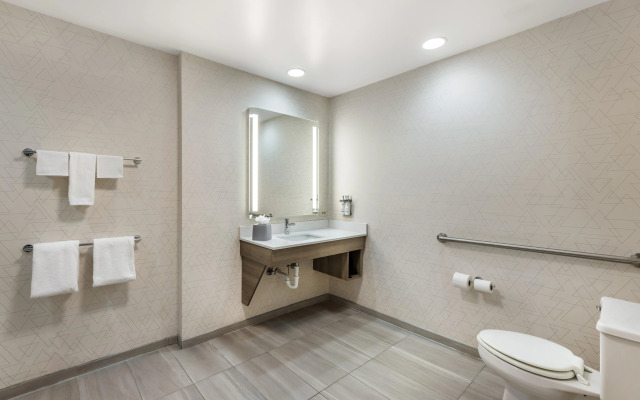 Holiday Inn Express Crestwood by IHG