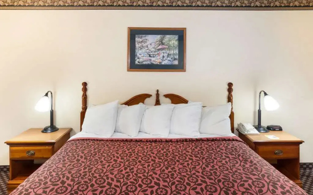 Days Inn & Suites Kokomo