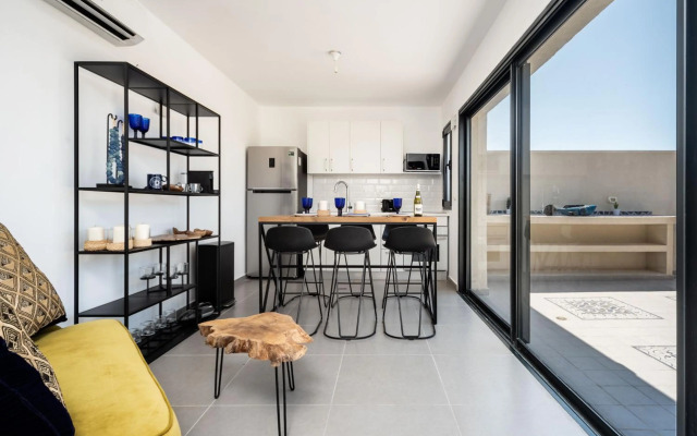 2 Bedroom Duplex with Amazing Sea View Terrace