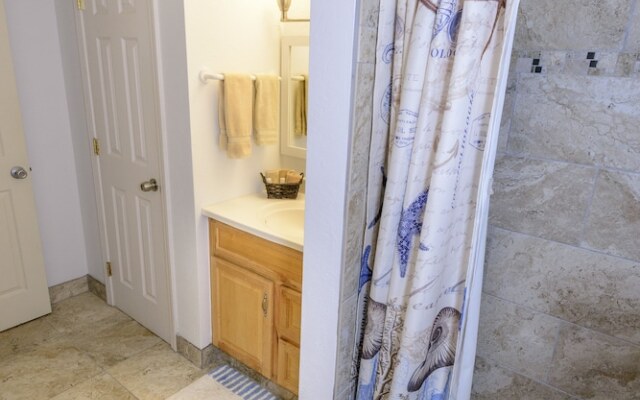 Hale Kai 208 - 2Br Condo