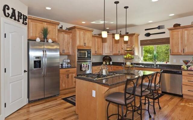 The Hillcrest Hideaway