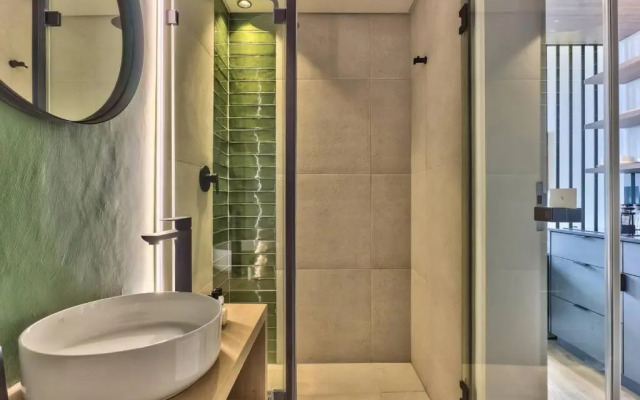 Trendy Urban Apartment in East City - Central CBD