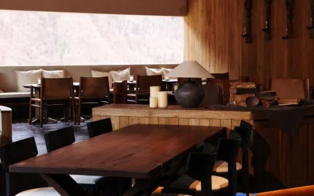 Siguniang Mountain Starry Peak Moonlit Cliff  Retreat（Changping Valley）