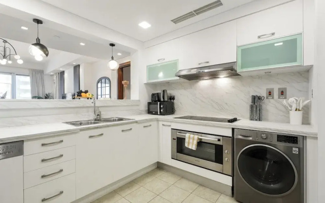 Luxury 2BR Apartment + Maid's Room | Close to Nakheel Mall