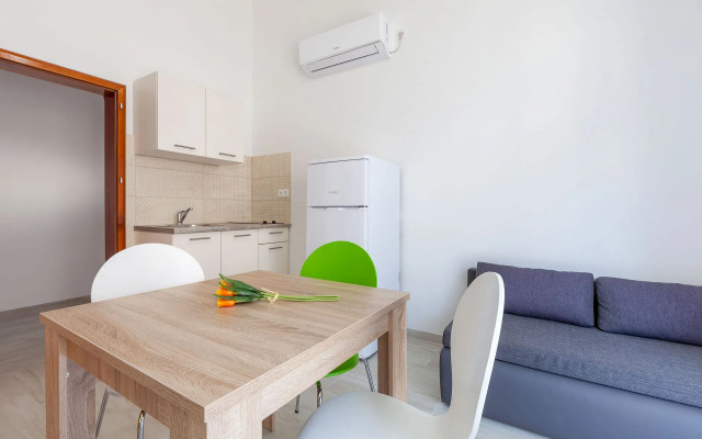 Apartment Ana - free parking: A5 Stanici, Riviera Omis
