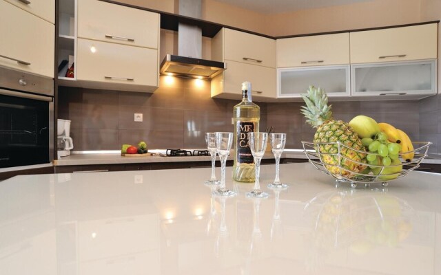 Beautiful Home in Pridraga With Wifi and 5 Bedrooms