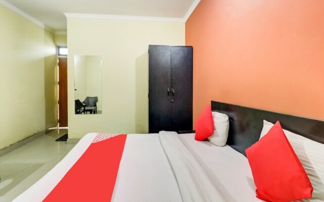 OYO 10877 Hotel R K Residency