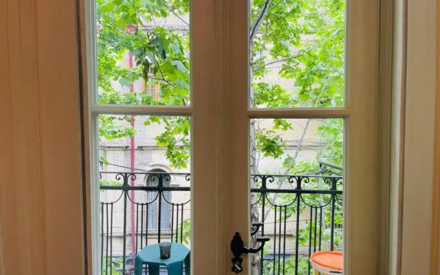 Writer's Loft w/ workspace-get inspired by comfort