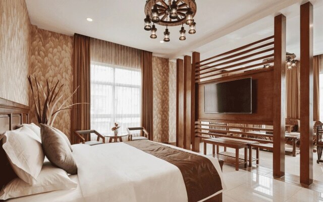 8008 Hotel