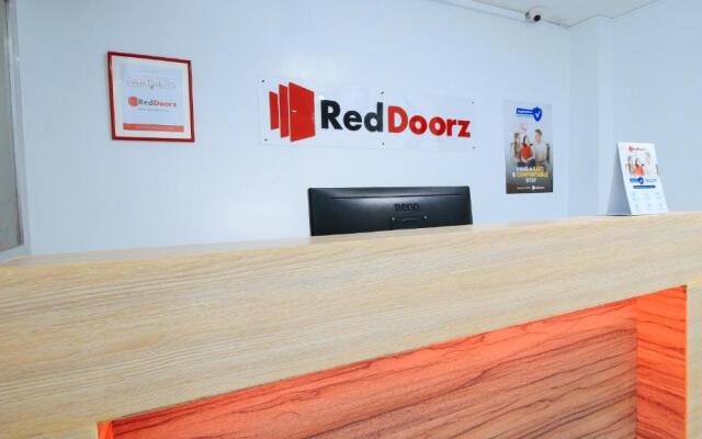 RedDoorz near Zobel Roxas St.